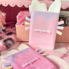画像をギャラリービューアに読み込む, Strawberry sweet kitty holder keychain